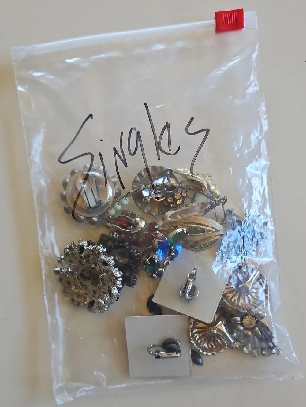 Assortment Of Vintage And Newer Earrings All Need Someting For Parts Or Singly - Picture 10 of 10